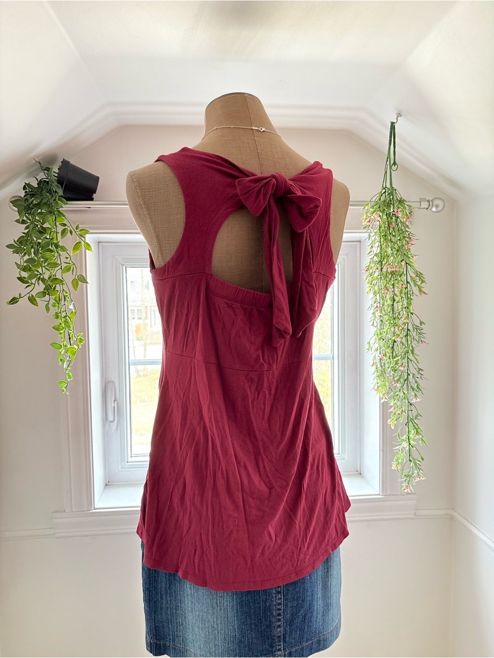 Cupio Sleeveless Bow-Back Muscle Tee - Wine Red